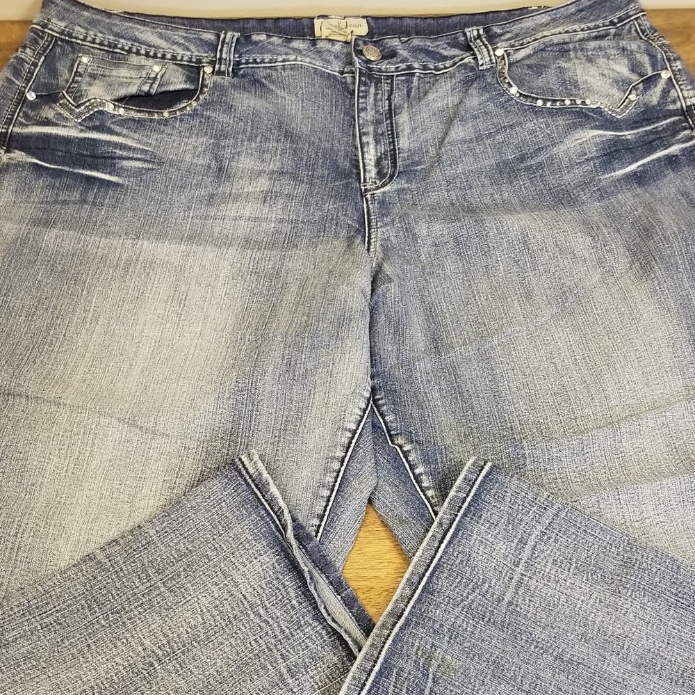 Earl brand size 26w faded jeans w/rhinestones